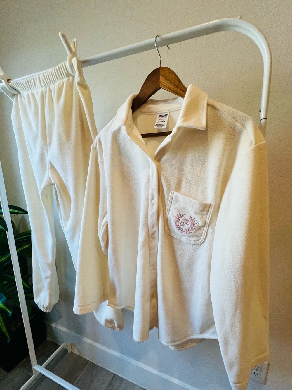 PINK Victoria's Secret Cream Fleece Pajama Set Top Joggers Medium